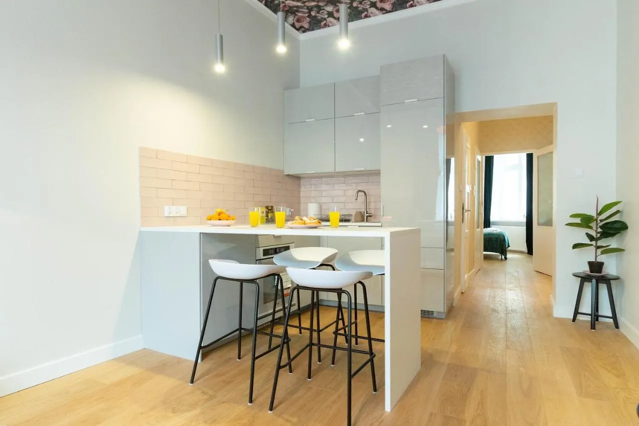 Glamorous And Brand New 2 Bedroom Krakow 0*,