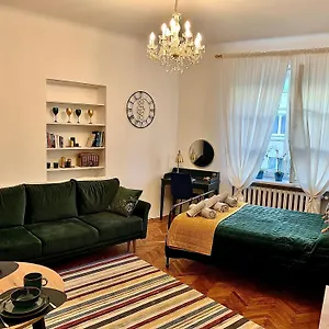 https://warsaw-mermaid-apartment-ideal-place-for-you.warsawhotelspoland.com